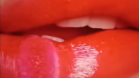 Spectacular lips challenge