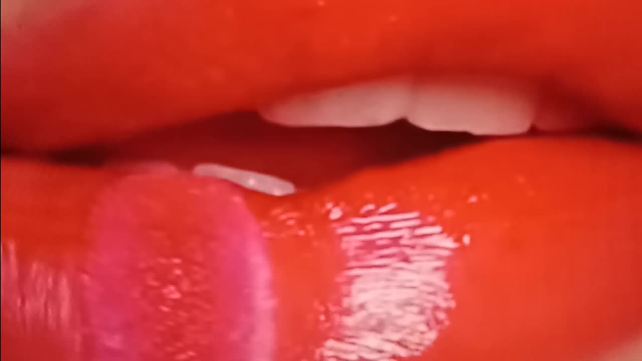 Spectacular lips challenge