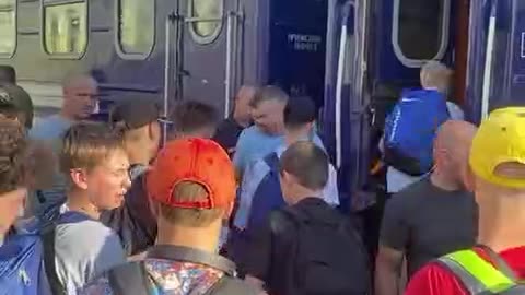 Young Ukrainians continue to leave their country en masse
