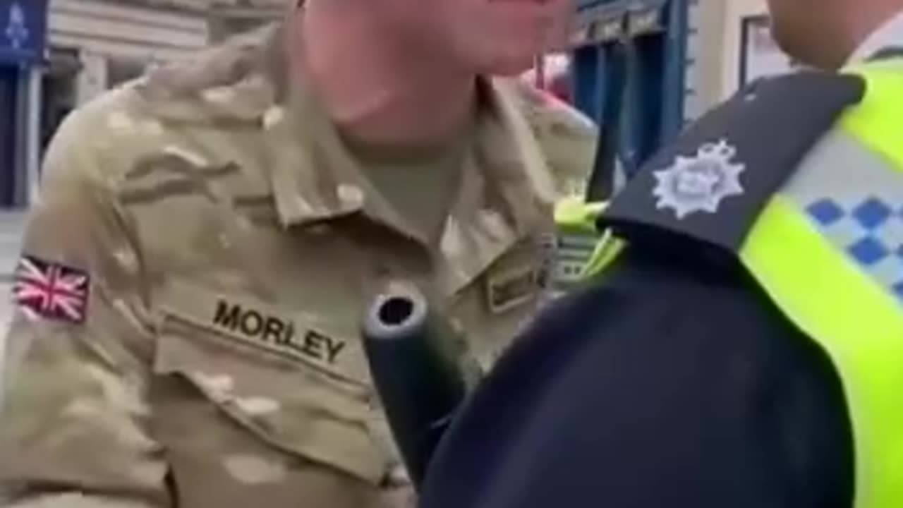 British soldier has had enough.. 🇬🇧🫡