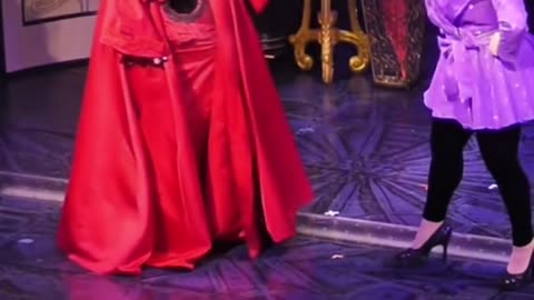 Death becomes her - stage play