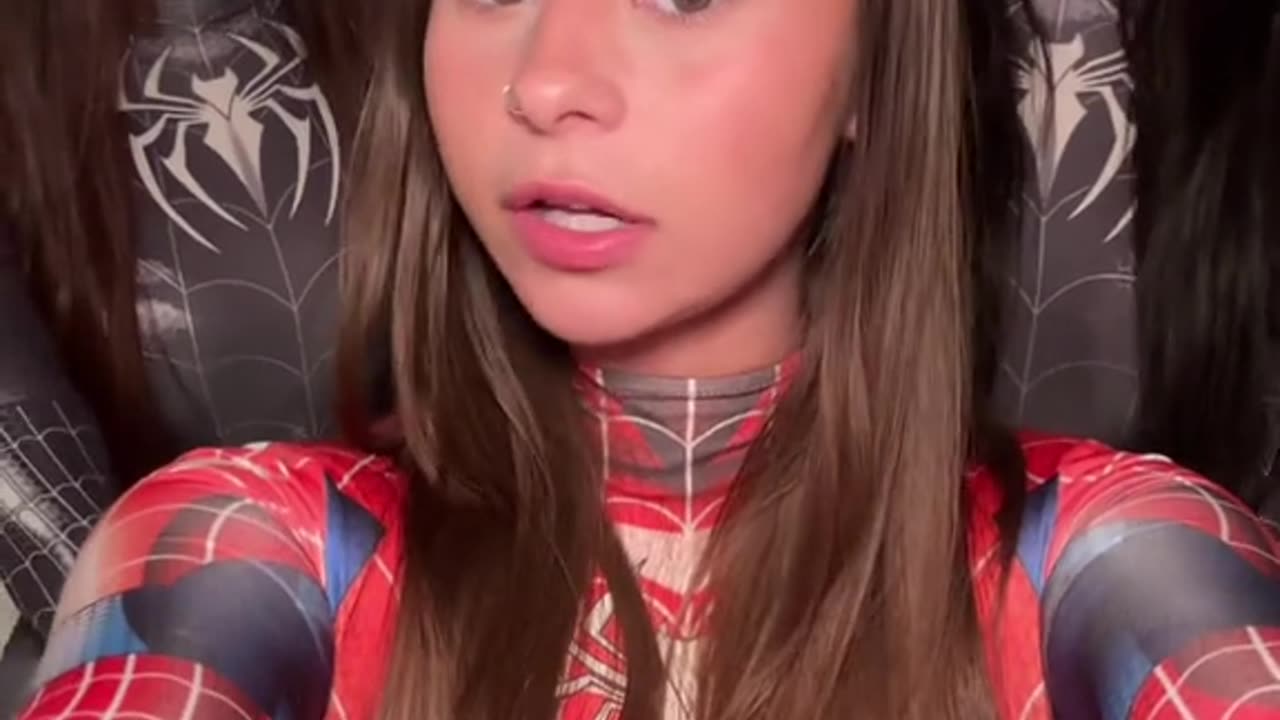 stateroom attendant walked in mid video 😭