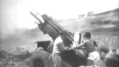 FIELD HOWITZER IN OPERATION ON OKINAWA - FIELD HOWITZER IN OPERATION ON OKINAWA - 428-npc-13070