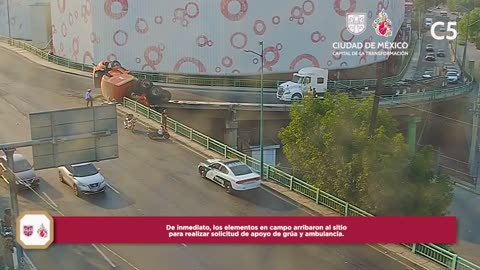 Volcadura de tractocamión | #C5CorazónDeLaCDMX