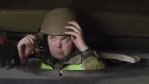 Australia’s Retired M1A1 Abrams Tanks Arrive in Ukraine — Blind Tanks for a Price