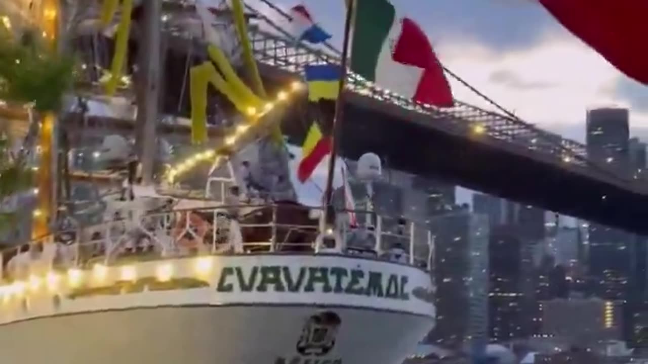 🇺🇸🇲🇽 Sailors fought for their lives dangling in the air, after the collision.