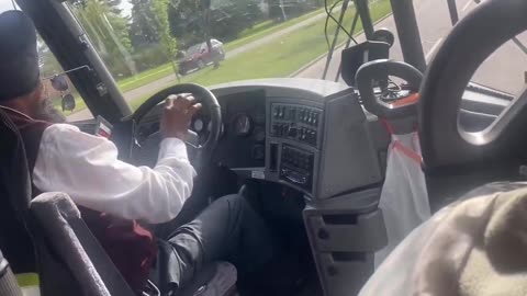 India bus driver plays game on phone while driving