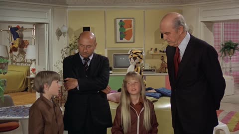 Escape to Witch Mountain (1975)