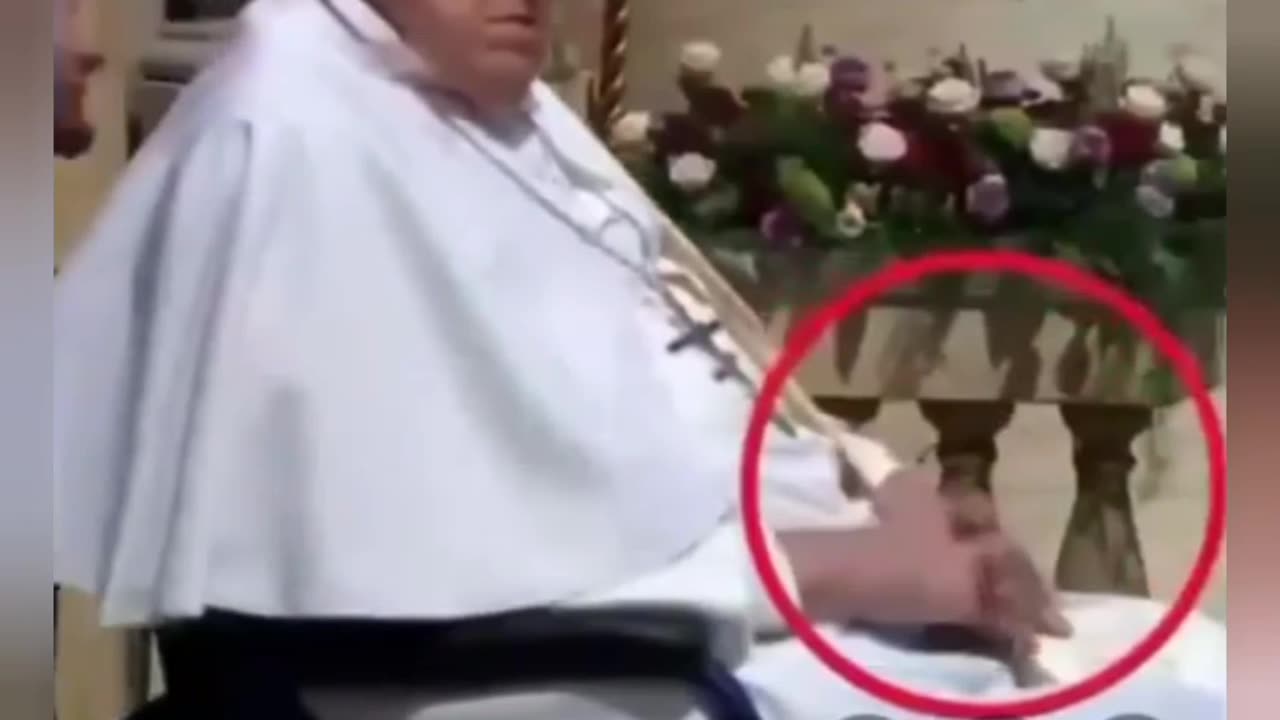HOW MANY HANDS DID THE POPE HAVE?🔸(VIDEO) 🔸2025