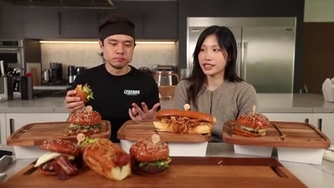 I ate EVERY BURGER at Gordon Ramsay''s Restaurant (Full Menu)_part2