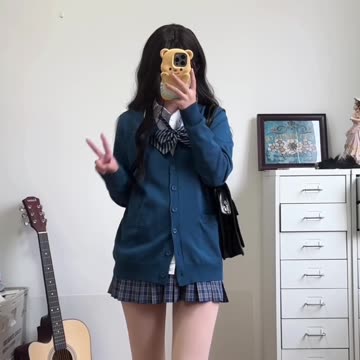 Flowing Peacock Blue Hotpants Passionate Posing | Daily Beauty EP 935