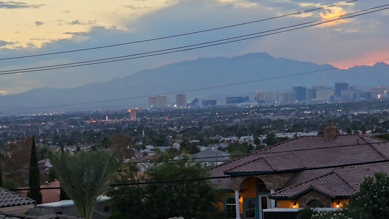 Did you SEE tonight's Las Vegas sunset on FIRE? Check THIS out! 10.21.2025 #follow #lasvegas #gaming