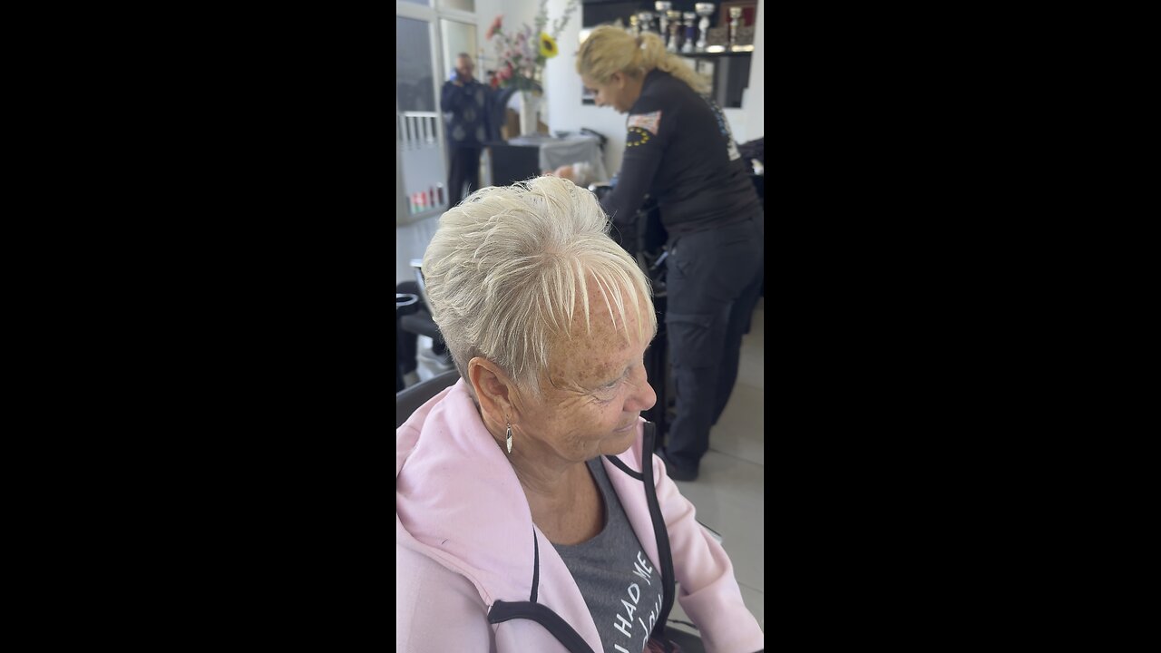 Women hair style short pixie