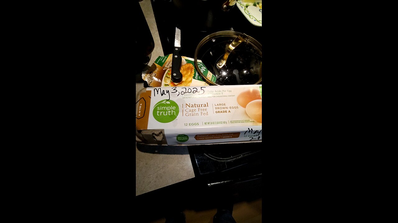 Eating Simple Truth Natural Cage Free Grain Fed Large Brown Eggs, Dbn, MI, 4/24/25