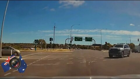 Aussiecams - Fails to giveway causes chaos at this Adelaide SA intersection