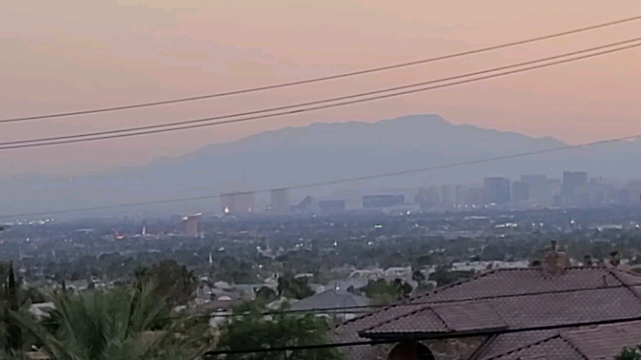 Did you SEE tonight's HAZY Las Vegas sunset? Check THIS out! 07.10.2025 #follow #lasvegas #gaming