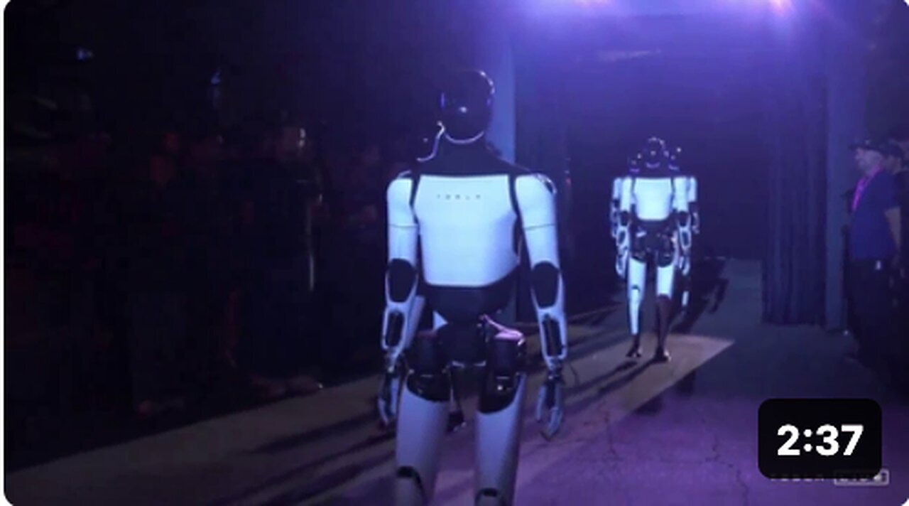 "Elon Musk Resembles Arnold Schwarzenegger While Unveiling His Future Terminators"