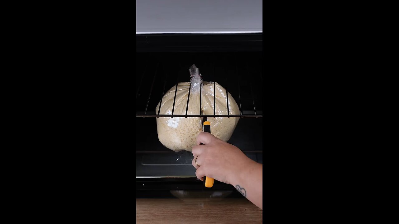 How did I not learn this before! A genius trick I learned with a friend from Italy #cooking