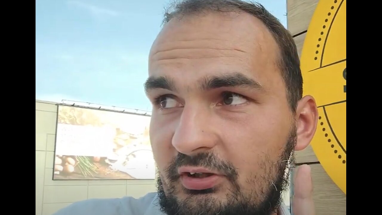 Zniewieściały bojówkarz OMZRIK atakuje