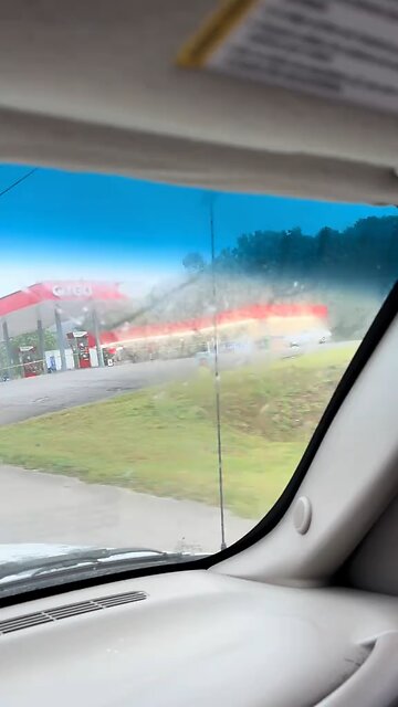 Man arrested in Oliver Springs after police find suspected explosives during traffic.