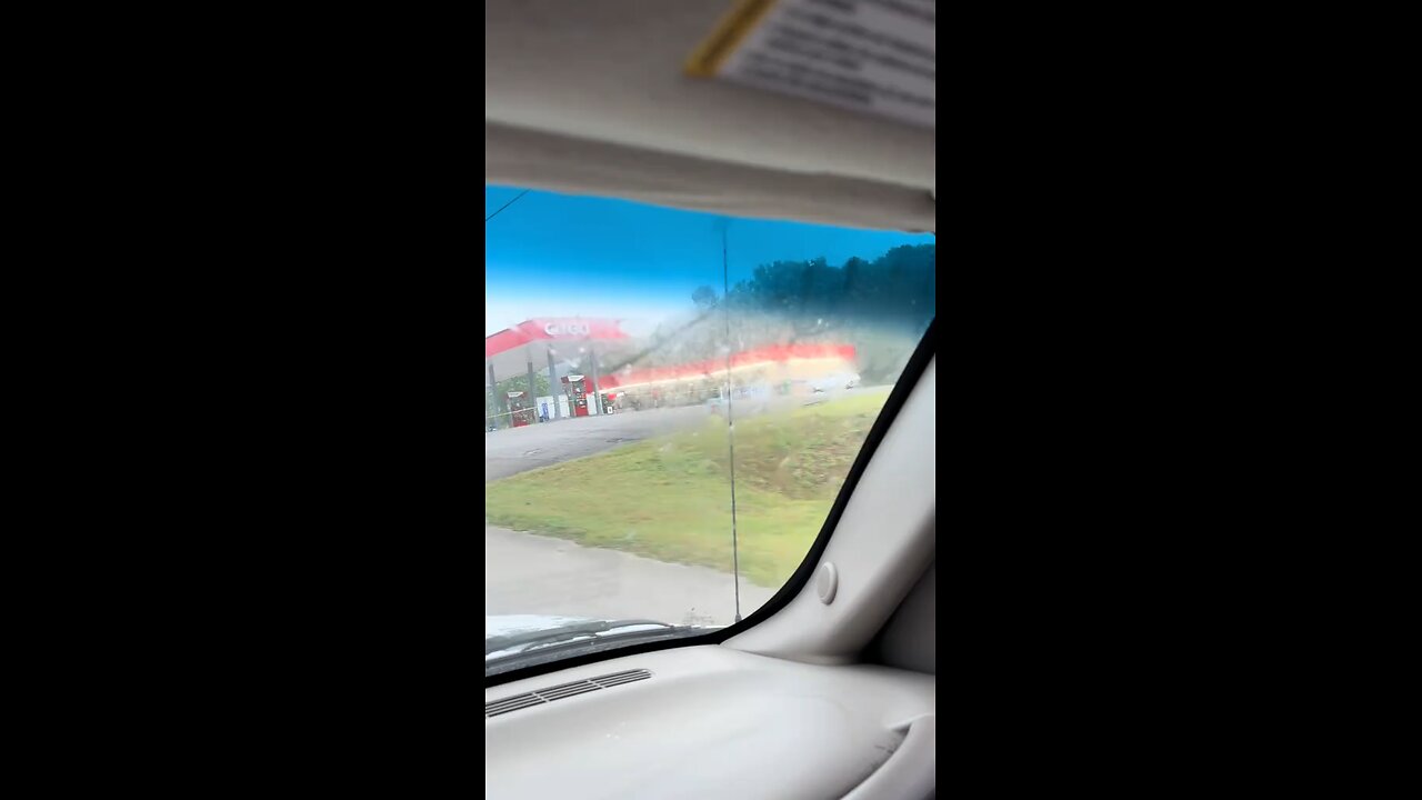 Man arrested in Oliver Springs after police find suspected explosives during traffic.