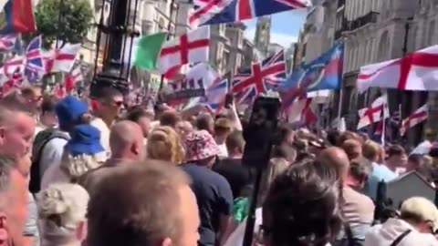 “F*ck Islam!” British patriots do not want to submit to Allah.