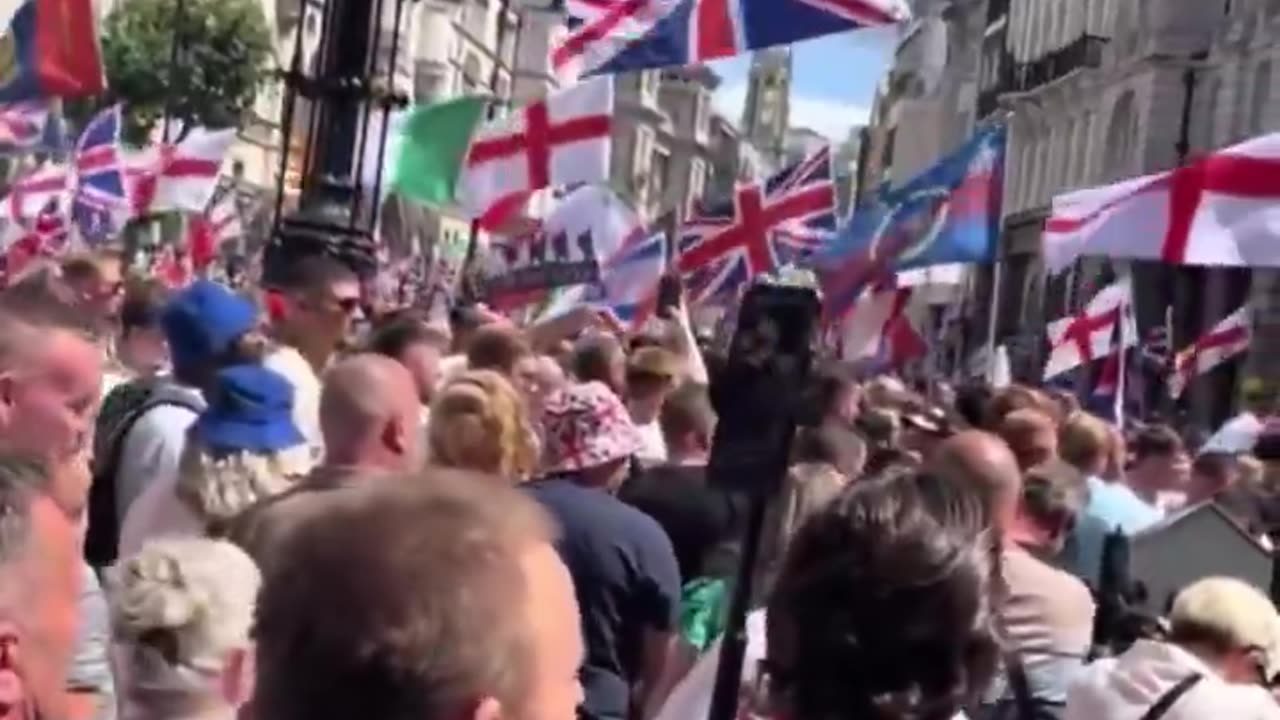 “F*ck Islam!” British patriots do not want to submit to Allah.