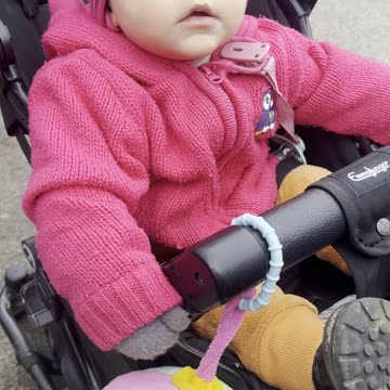 Baby Kayla & Mommy Out Walking and Throwing Kisses 😘