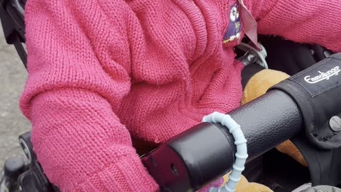 Baby Kayla & Mommy Out Walking and Throwing Kisses 😘