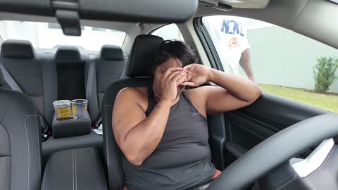 MAMADEE CRIES WHILE LOCKING PAPA E OUT THE CAR 😱 *HILARIOUS*