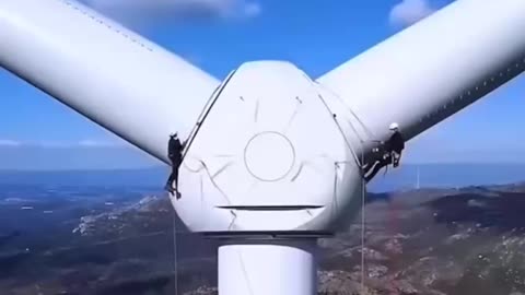 How wind turbines are built