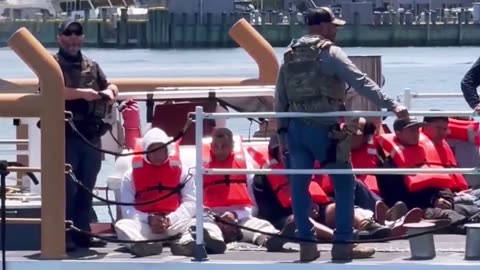 NOW THIS IS A MEXICAN PARTY BOAT!!!🥳😂😂😂