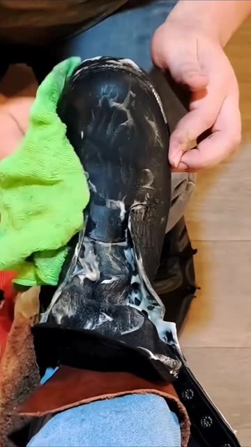 Big boots extra dirty😬😬👞🥾 #shoesclean #cowboyboots #asmr #dirtyboots #asmrvideo