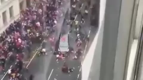 🇬🇧⚠️🙏 A car rammed into a crowd of people in Liverpool during Liverpool FC's victory parade.