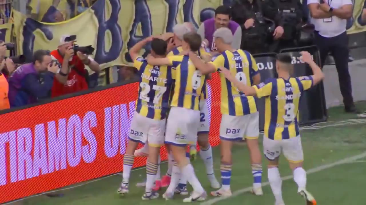 Di Maria scores directly from corner kick vs Boca