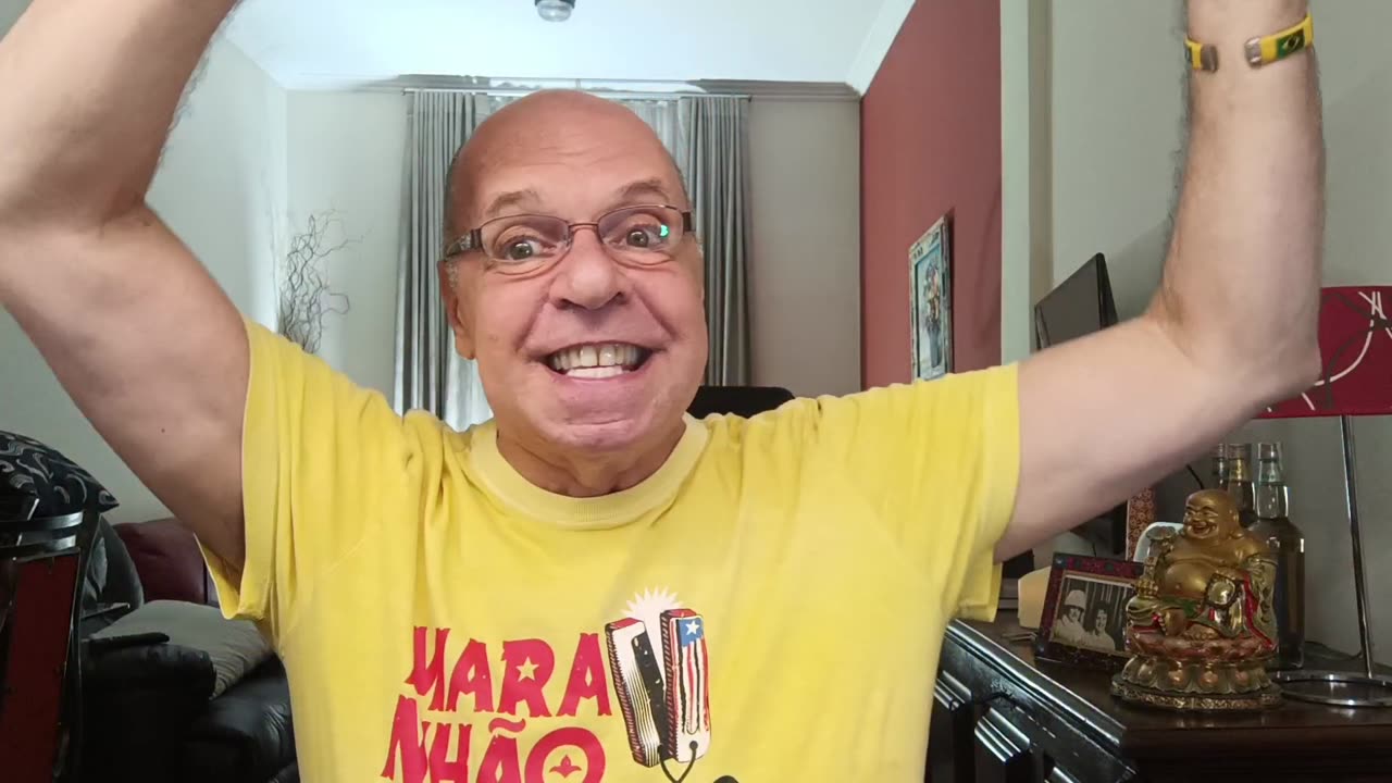 Brigitão dá na cara de Macron