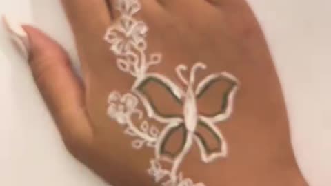 SAra Jilani henna