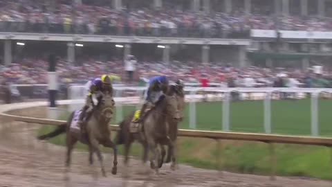 Sovereignty wins DERBY over a horse named Journalism 🏇🏻 The simulation is beautiful