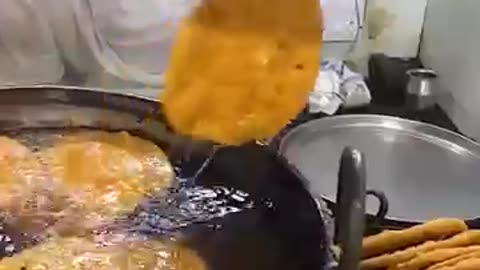 Giant Kachori Alert! Exploring India's Biggest Fried Snack Sensation 🇮🇳