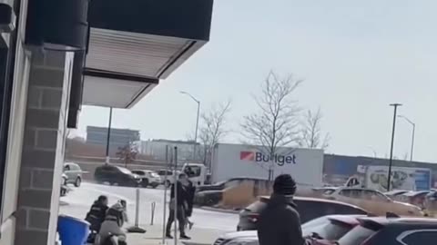 5 people just got arrested while attempting to rob a jewelry store in Toronto.