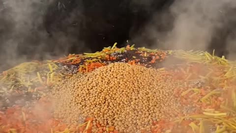 The biggest street food in the world, I can't stop watching.