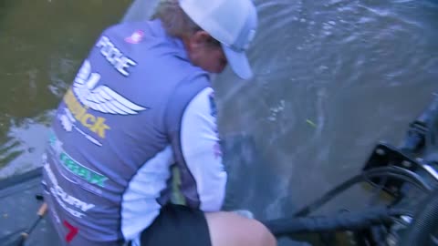 Keith Poche 6-12 largemouth tops early James River Day 1 action