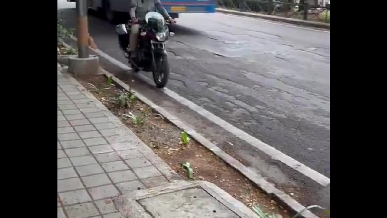Bengaluru: Traffic Cop Caught Driving Department Vehicle Wrong Way on One-Way Road; Fined Over ₹10k