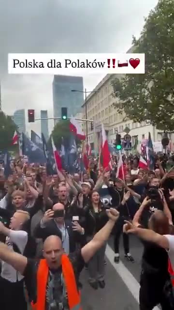 🇵🇱100's of Polish Patriots march against invasion, “Poland for Poles, Poles for Poland.”