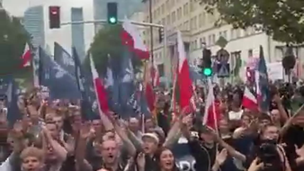 🇵🇱100's of Polish Patriots march against invasion, “Poland for Poles, Poles for Poland.”