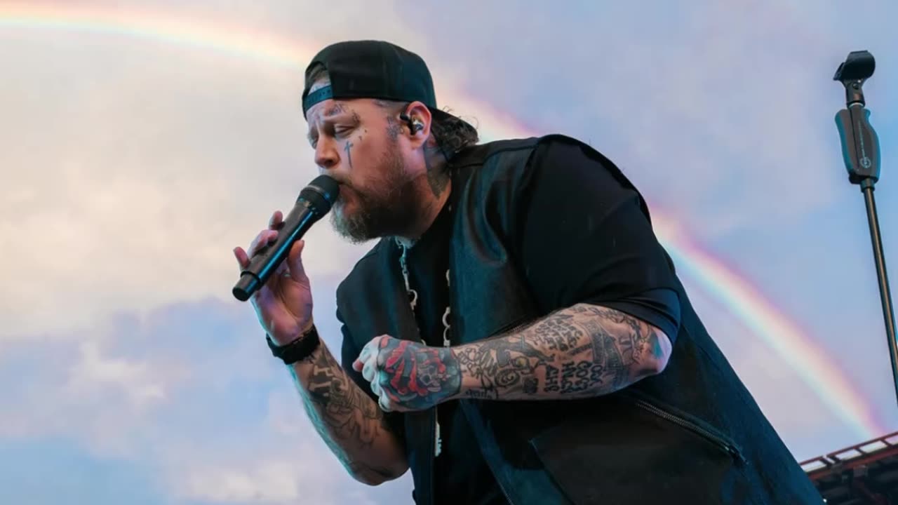 Viral Video Shows Jelly Roll’s Wild Dance Move – Fans Are Split - WorldEye