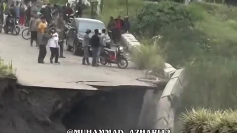 Surajit - A road in Indonesia has collapsed following intense flooding and land...