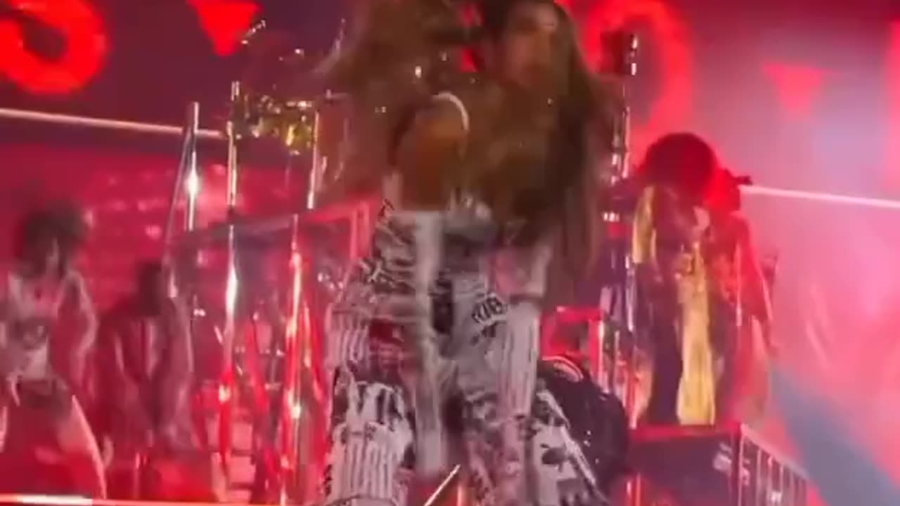 BLUE IVY'S FACIAL EXPRESSIONS, HER CHOREO, & CONFIDENCE HERE... Y'ALL SHOULD BE SCARED OMFGðŸ˜ðŸ˜ðŸ˜