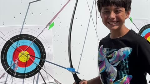 🏹 A young archer takes aim with his recurve bow.
