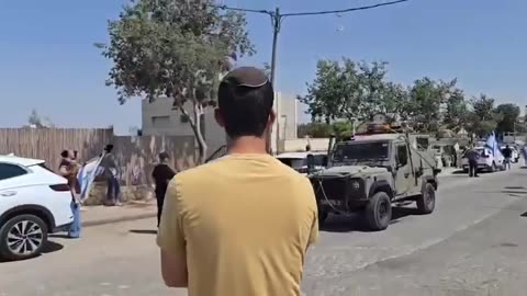 Dozens of people came out of their homes to accompany the family of the late IDF soldier Neve Leshem